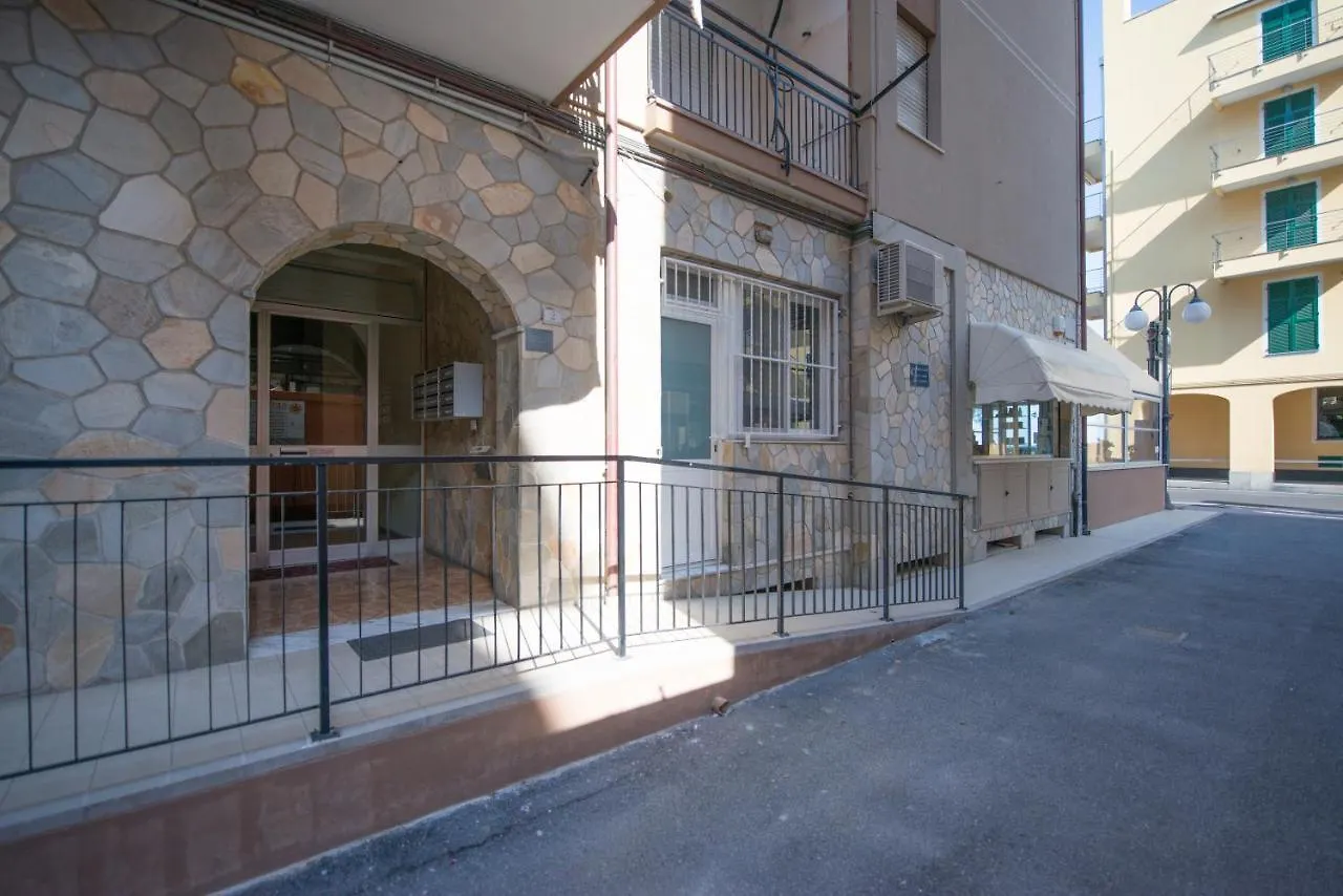 BABYACCOMMODATION Corso italia vista mare Pietra Ligure Appartamento