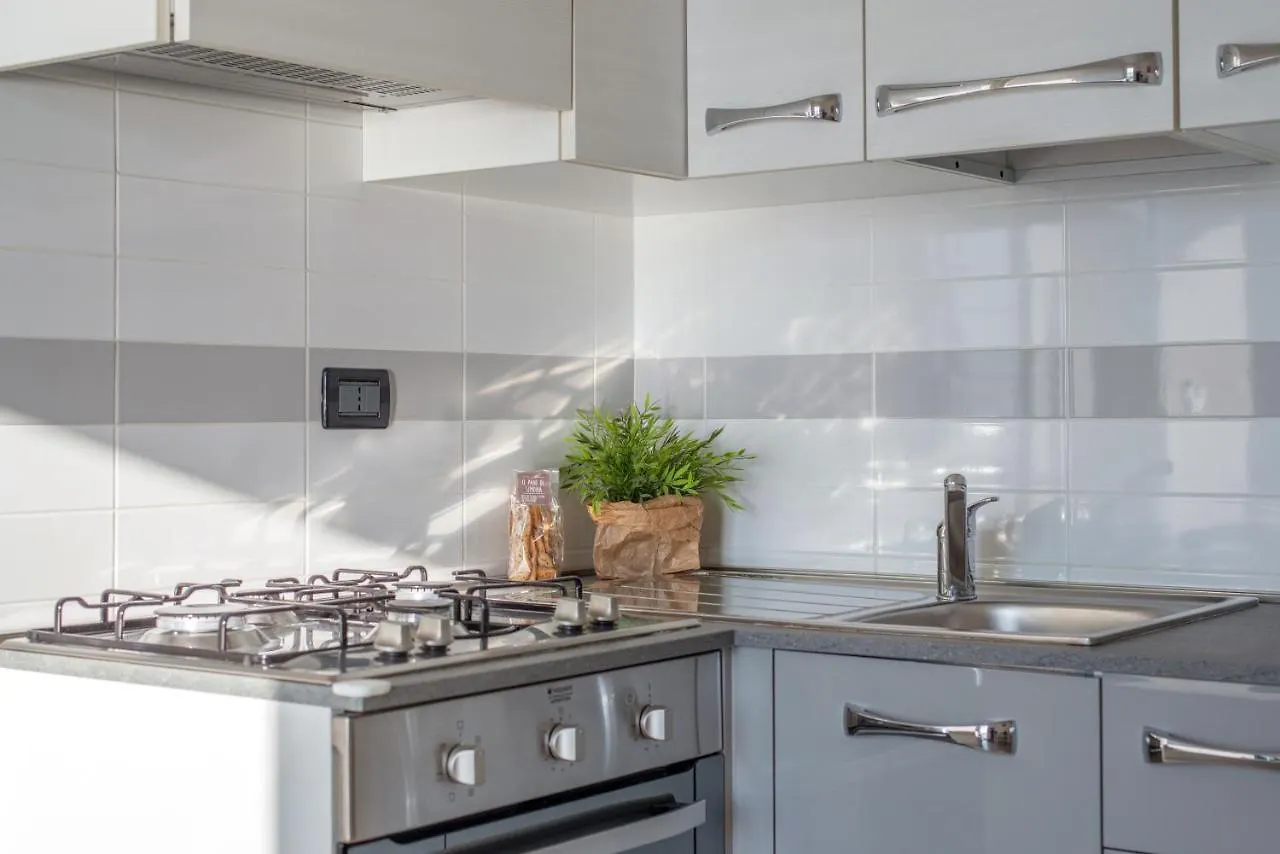 BABYACCOMMODATION Corso italia vista mare Pietra Ligure 0*,