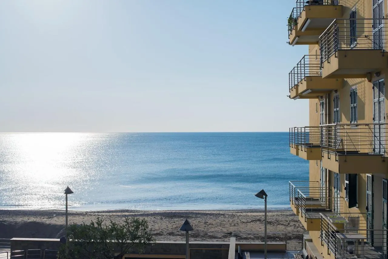 Appartamento BABYACCOMMODATION Corso italia vista mare Pietra Ligure
