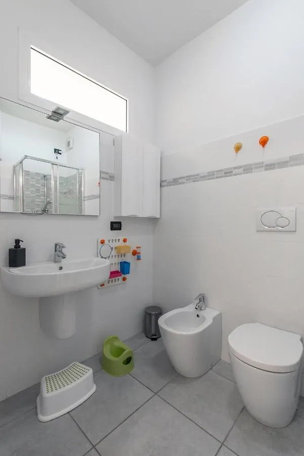 BABYACCOMMODATION Corso italia vista mare Pietra Ligure Appartamento